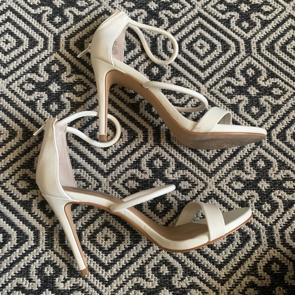 EUC STEVE MADDEN CLASSIC STILETTO PUMPS - Picture 3 of 4